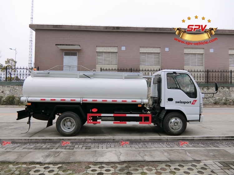 Stainless Steel Fuel Tanker Truck ISUZU (4,000 liters) Right View